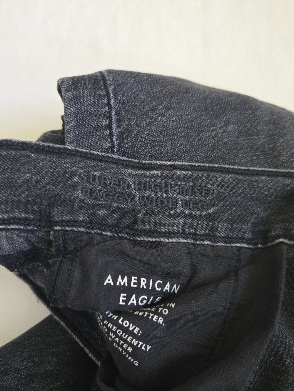 American Eagle Super High Rise Baggy Wide Leg Jeans Cargo Black Size 0 Short - Picture 8 of 12